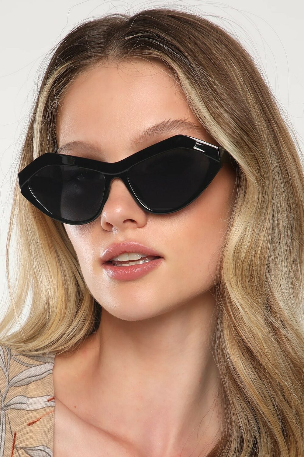 Cat eye sunglasses are a fashion necessity for woman who wants to look her best. These trendy sunglasses include black lenses with black frame