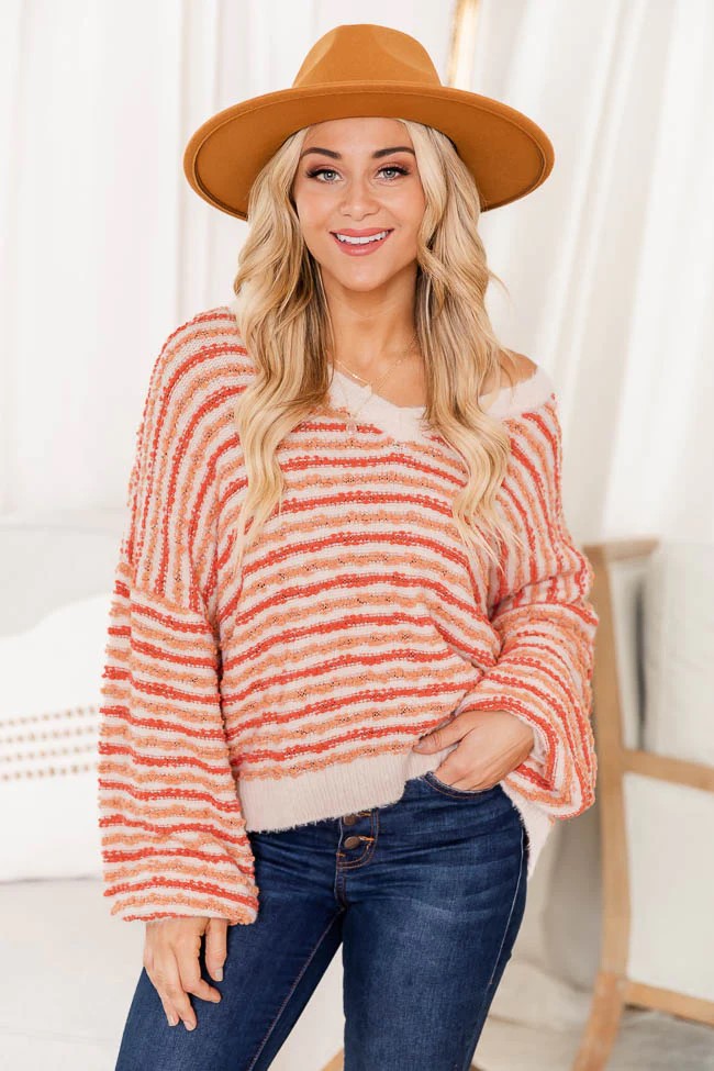 Get cozy in this stretchy sweater with a slightly oversized shape ribbed hem and long balloon sleeves and wear it with your go to pair of booties.