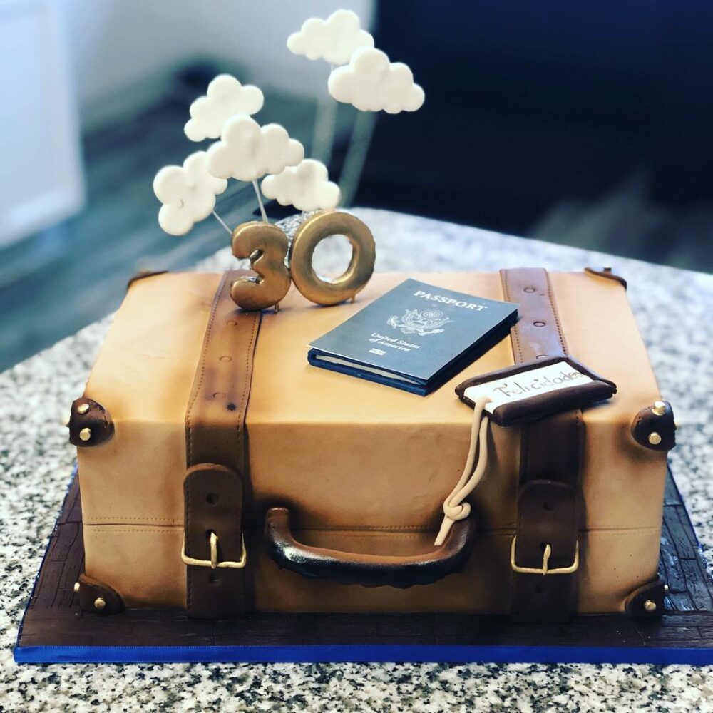 Send your best wishes and a piece of cake in the shape of a suitcase to your loved ones.