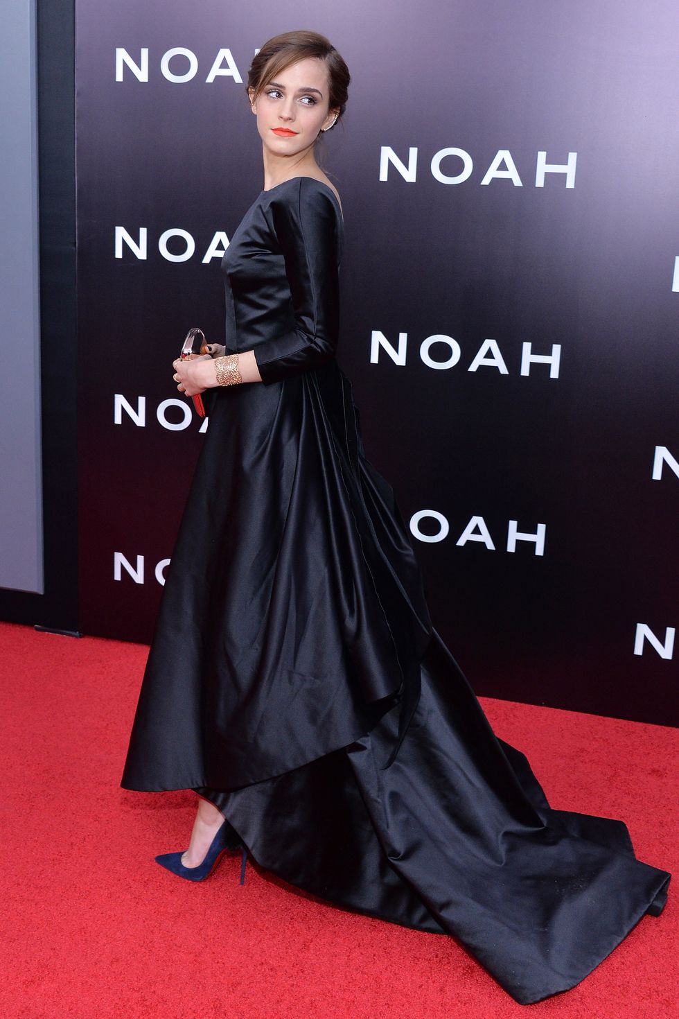 The actress attended the New York premiere of Noah wearing a dramatic black Oscar de la Renta dress.